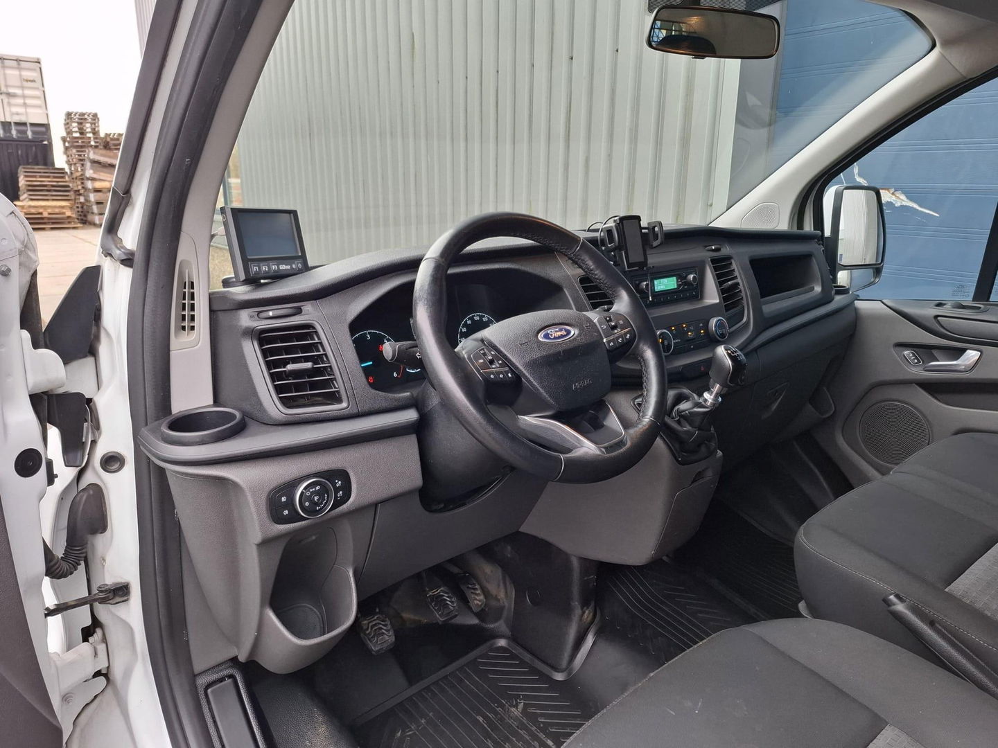 Ford Transit Custom 340 2.0 TDCI L1H2 Limited AIRCO / CRUISE CONTROLE / EURO 6 / TREKHAAK / L1H1