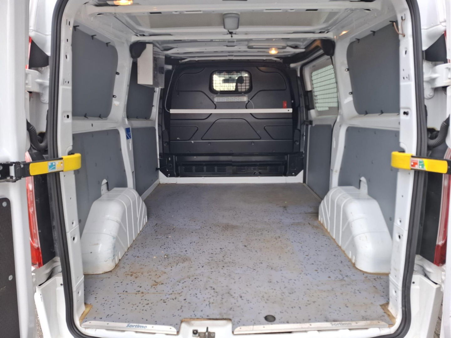 Ford Transit Custom 340 2.0 TDCI L1H2 Limited AIRCO / CRUISE CONTROLE / EURO 6 / TREKHAAK / L1H1