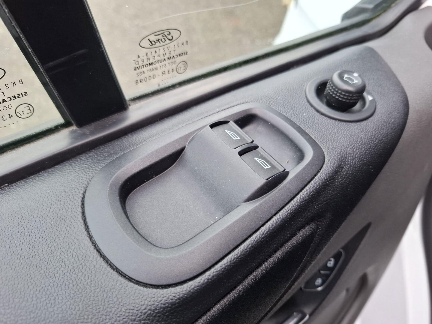 Ford Transit Custom 340 2.0 TDCI L1H2 Limited AIRCO / CRUISE CONTROLE / EURO 6 / TREKHAAK / L1H1