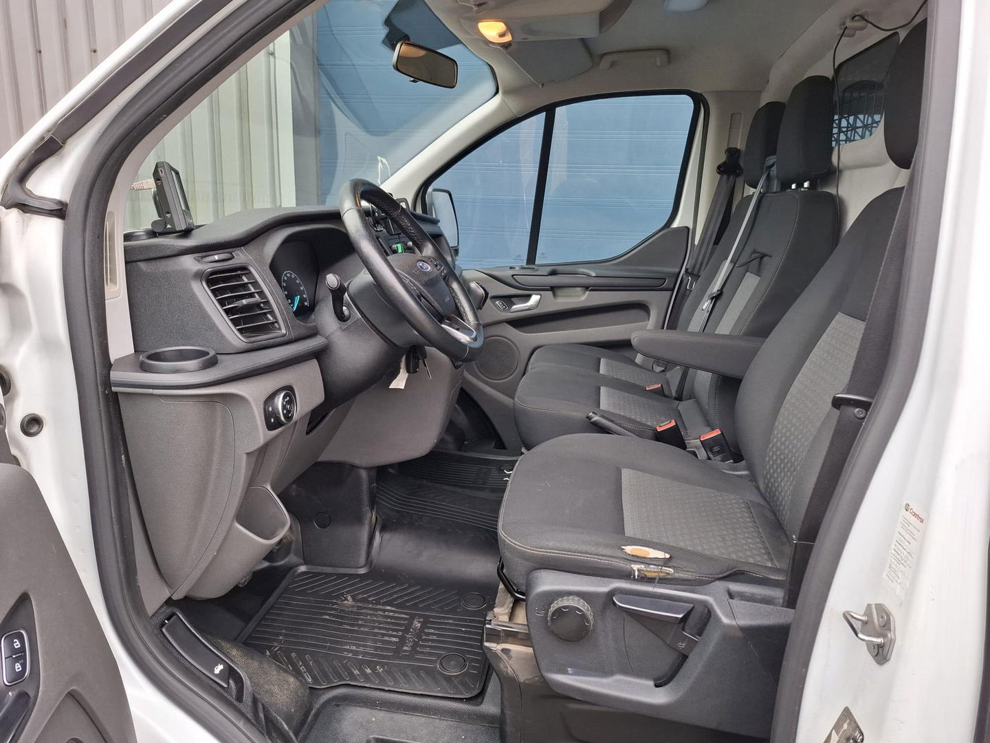 Ford Transit Custom 340 2.0 TDCI L1H2 Limited AIRCO / CRUISE CONTROLE / EURO 6 / TREKHAAK / L1H1