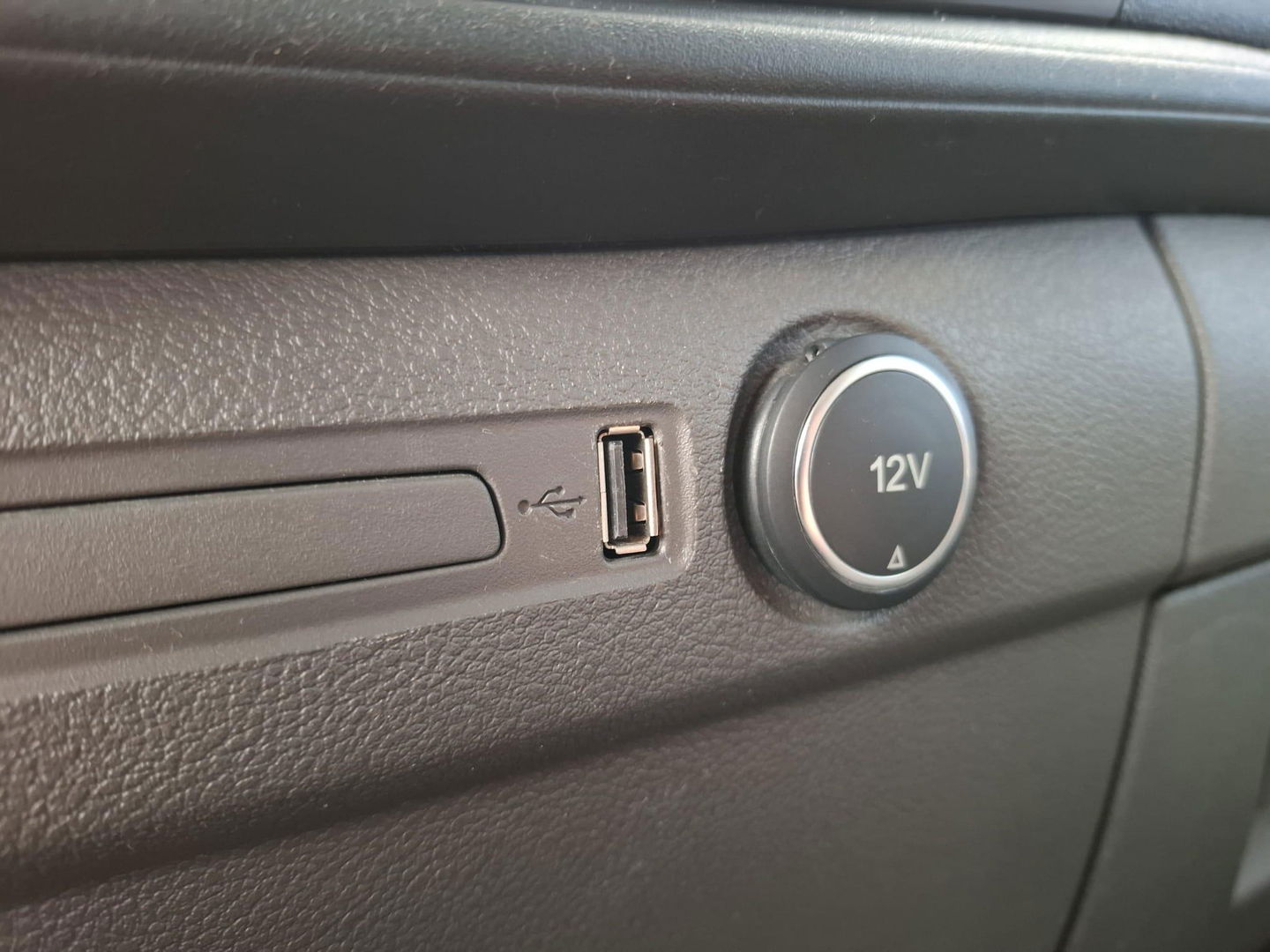 Ford Transit Custom 340 2.0 TDCI L1H2 Limited AIRCO / CRUISE CONTROLE / EURO 6 / TREKHAAK / L1H1