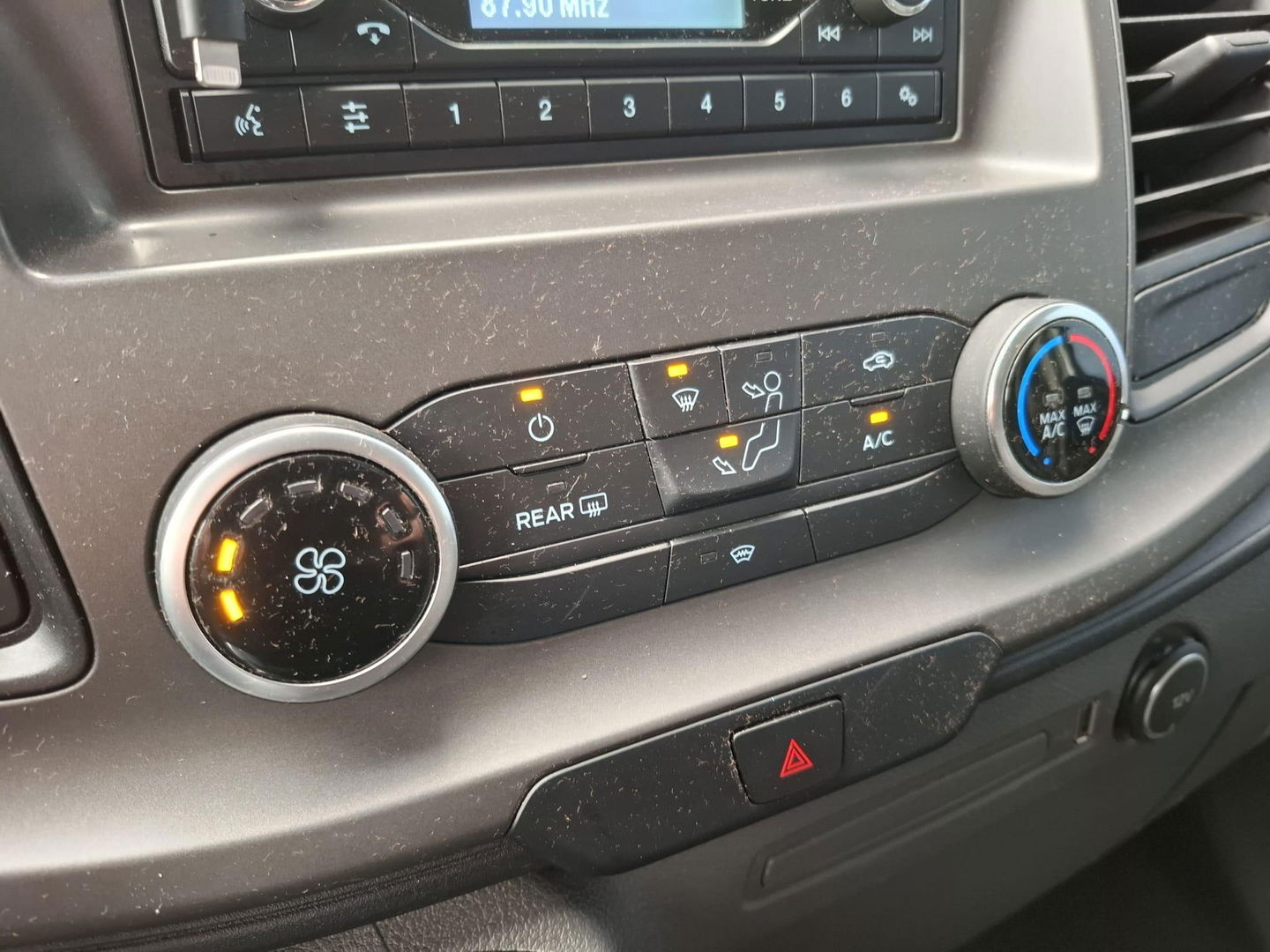 Ford Transit Custom 340 2.0 TDCI L1H2 Limited AIRCO / CRUISE CONTROLE / EURO 6 / TREKHAAK / L1H1