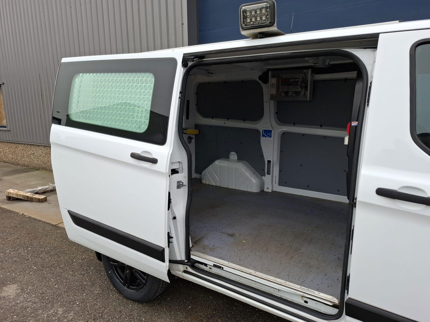 Ford Transit Custom 340 2.0 TDCI L1H2 Limited AIRCO / CRUISE CONTROLE / EURO 6 / TREKHAAK / L1H1