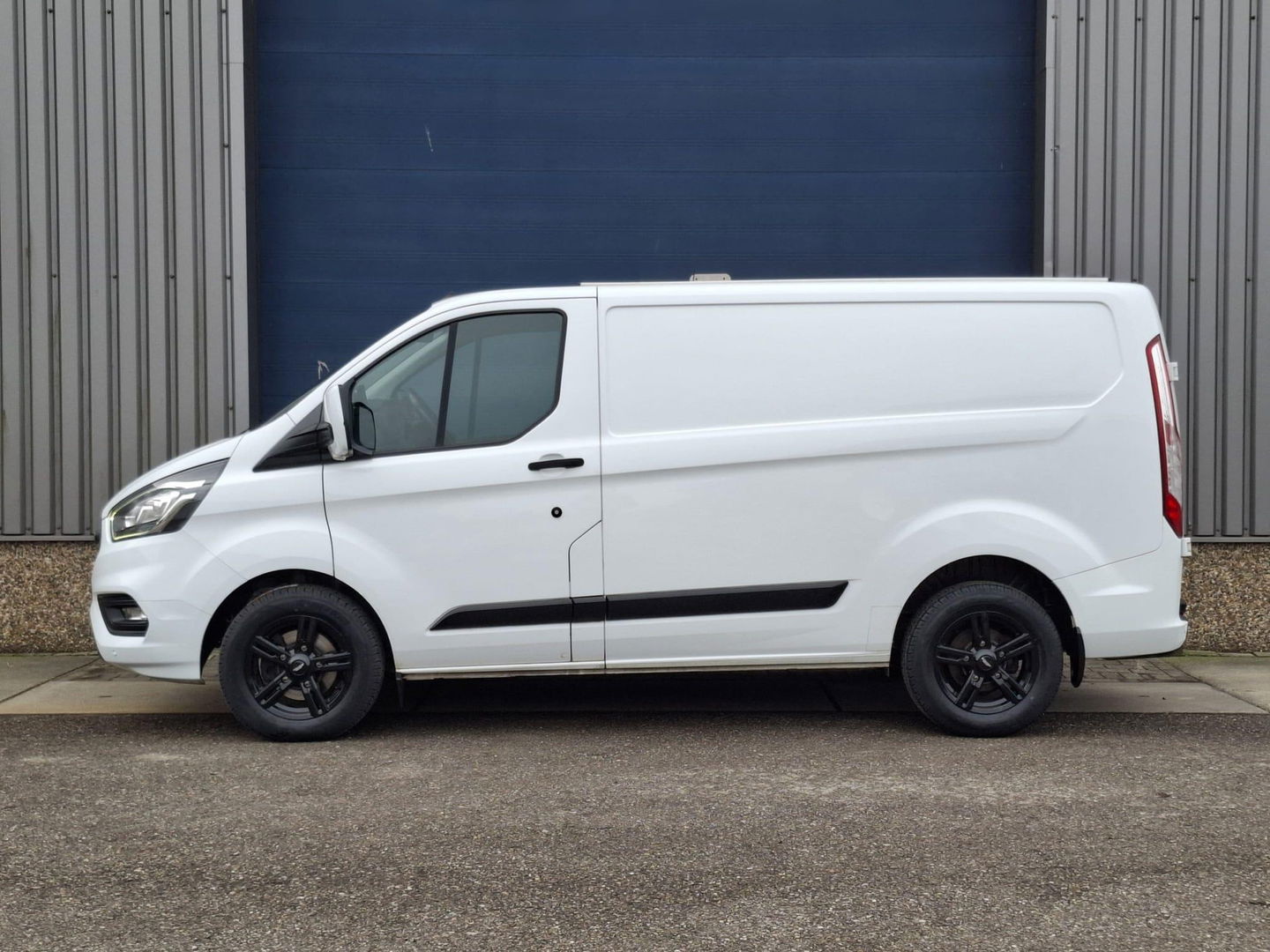 Ford Transit Custom 340 2.0 TDCI L1H2 Limited AIRCO / CRUISE CONTROLE / EURO 6 / TREKHAAK / L1H1