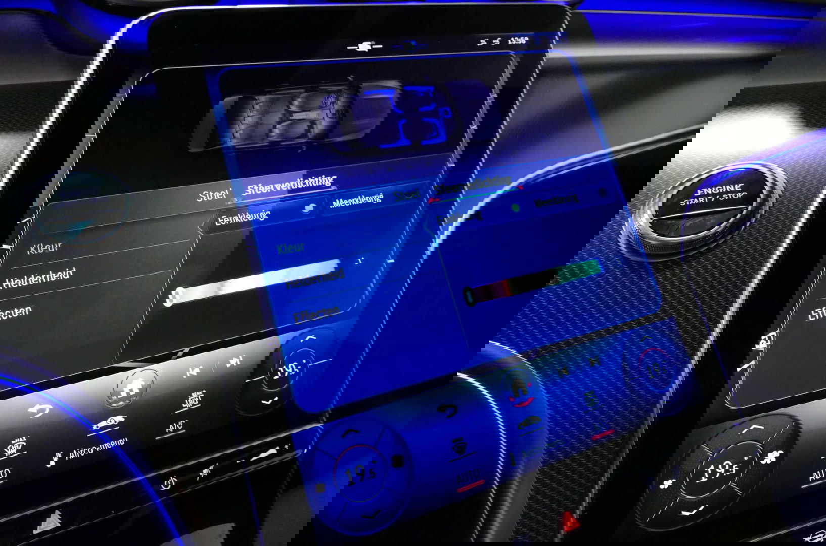 Mercedes-Benz C-Klasse 300 e AMG Line / C63S AMG Diffuser / Panamericana Grill / Panoramadak / Digital Light (Laser) / Ambienteverlichting / Rondomzichtcamera / Apple Carplay - Android Auto / Stoelverwarming / Lederen bekleding / Stuurwiel verwarming / Dodehoek detectie / 20'' 