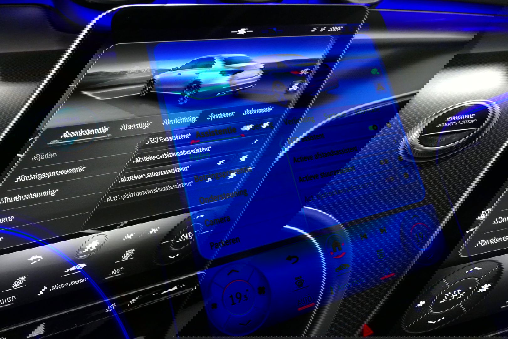 Mercedes-Benz C-Klasse 300 e AMG Line / C63S AMG Diffuser / Panamericana Grill / Panoramadak / Digital Light (Laser) / Ambienteverlichting / Rondomzichtcamera / Apple Carplay - Android Auto / Stoelverwarming / Lederen bekleding / Stuurwiel verwarming / Dodehoek detectie / 20'' 