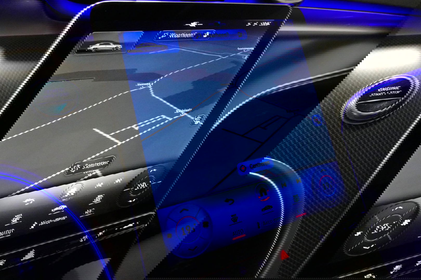 Mercedes-Benz C-Klasse 300 e AMG Line / C63S AMG Diffuser / Panamericana Grill / Panoramadak / Digital Light (Laser) / Ambienteverlichting / Rondomzichtcamera / Apple Carplay - Android Auto / Stoelverwarming / Lederen bekleding / Stuurwiel verwarming / Dodehoek detectie / 20'' 