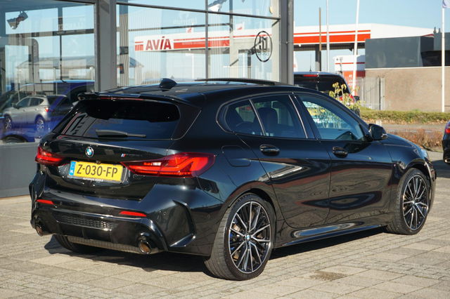 BMW 1 Serie - M135i xDrive High Executive Np. € 75k | ACC | PANO | H&K | elct. stoelen