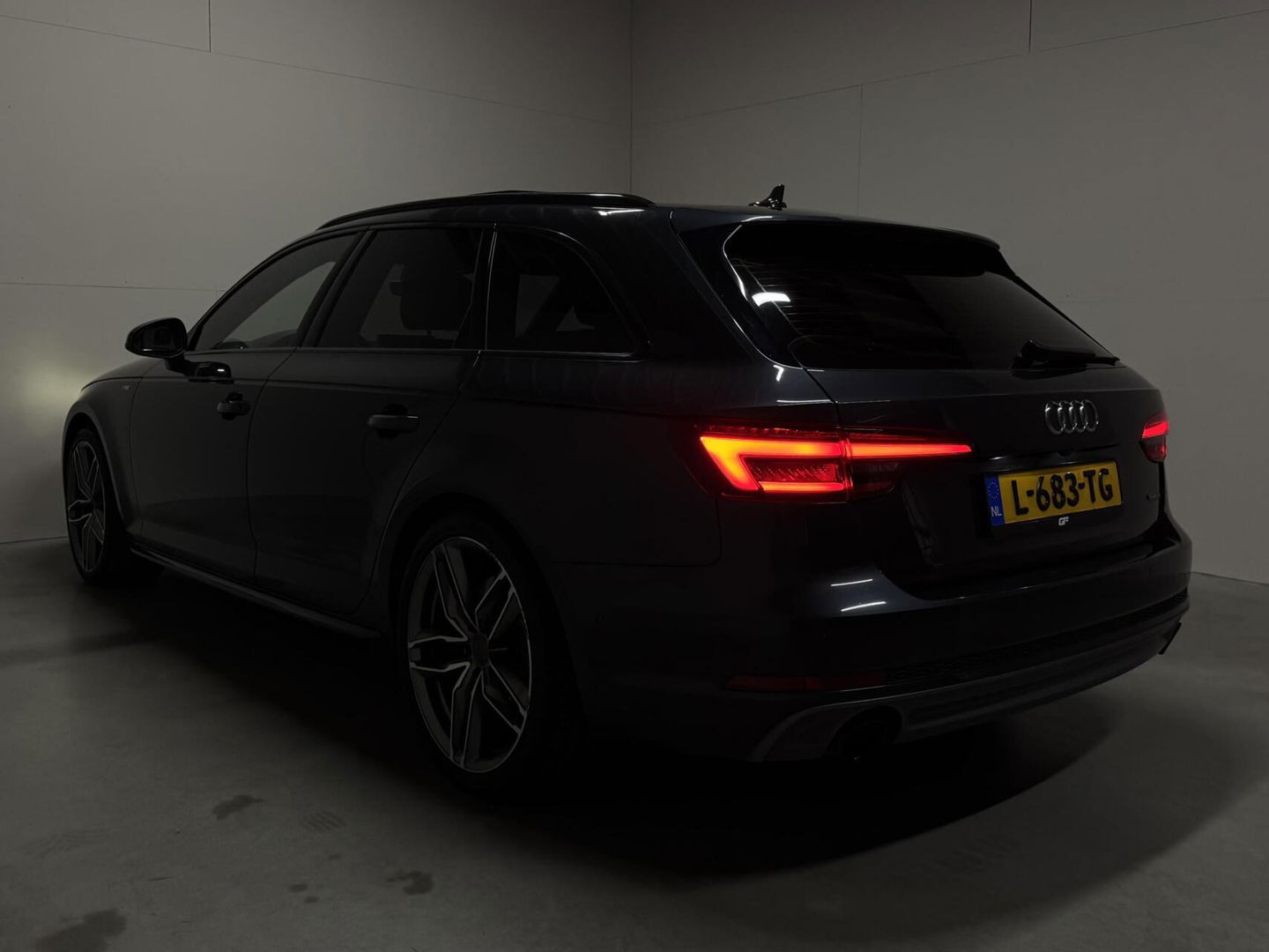 Audi A4 Avant 2.0 TFSI Quattro S-Line Pano ACC Massage Carplay