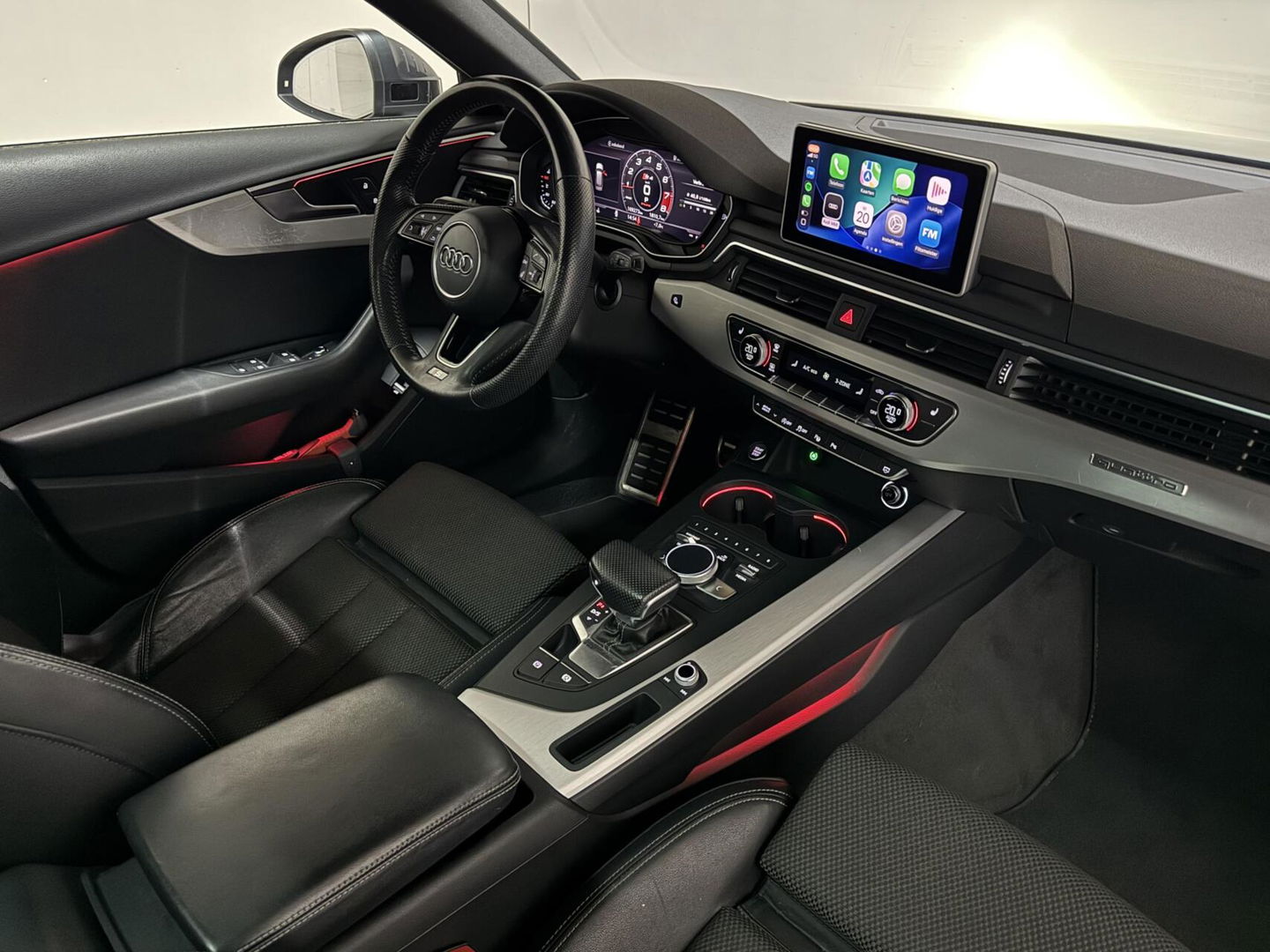 Audi A4 Avant 2.0 TFSI Quattro S-Line Pano ACC Massage Carplay