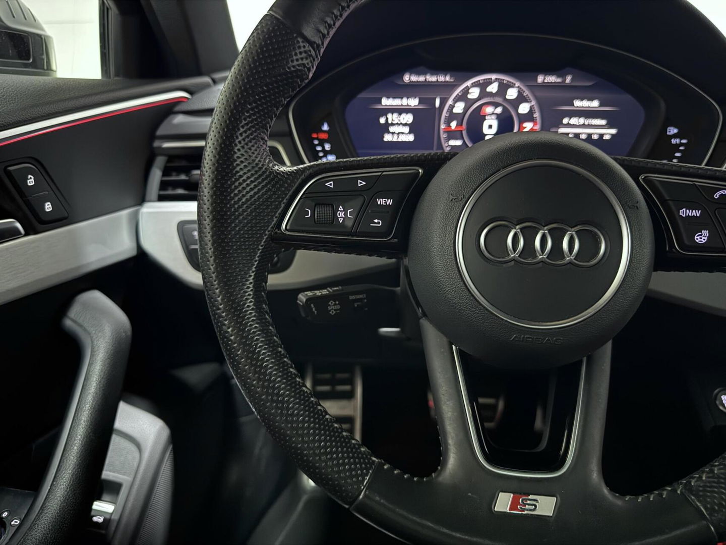 Audi A4 Avant 2.0 TFSI Quattro S-Line Pano ACC Massage Carplay