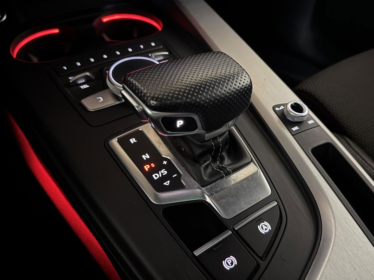 Audi A4 Avant 2.0 TFSI Quattro S-Line Pano ACC Massage Carplay