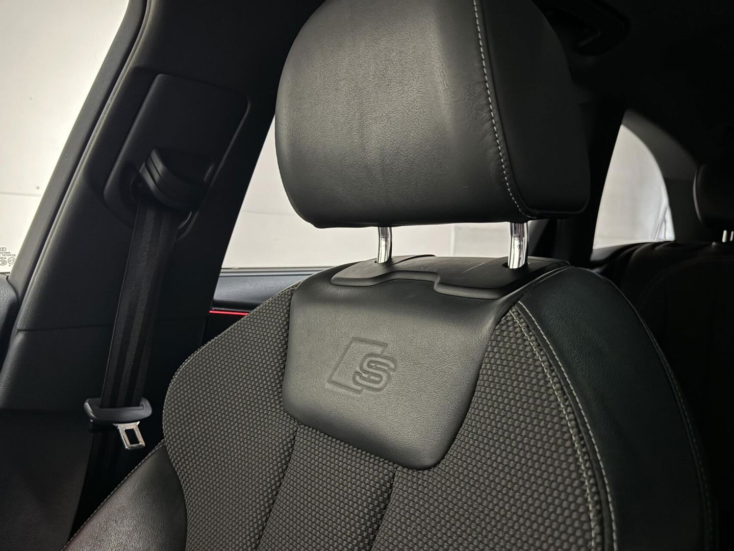 Audi A4 Avant 2.0 TFSI Quattro S-Line Pano ACC Massage Carplay