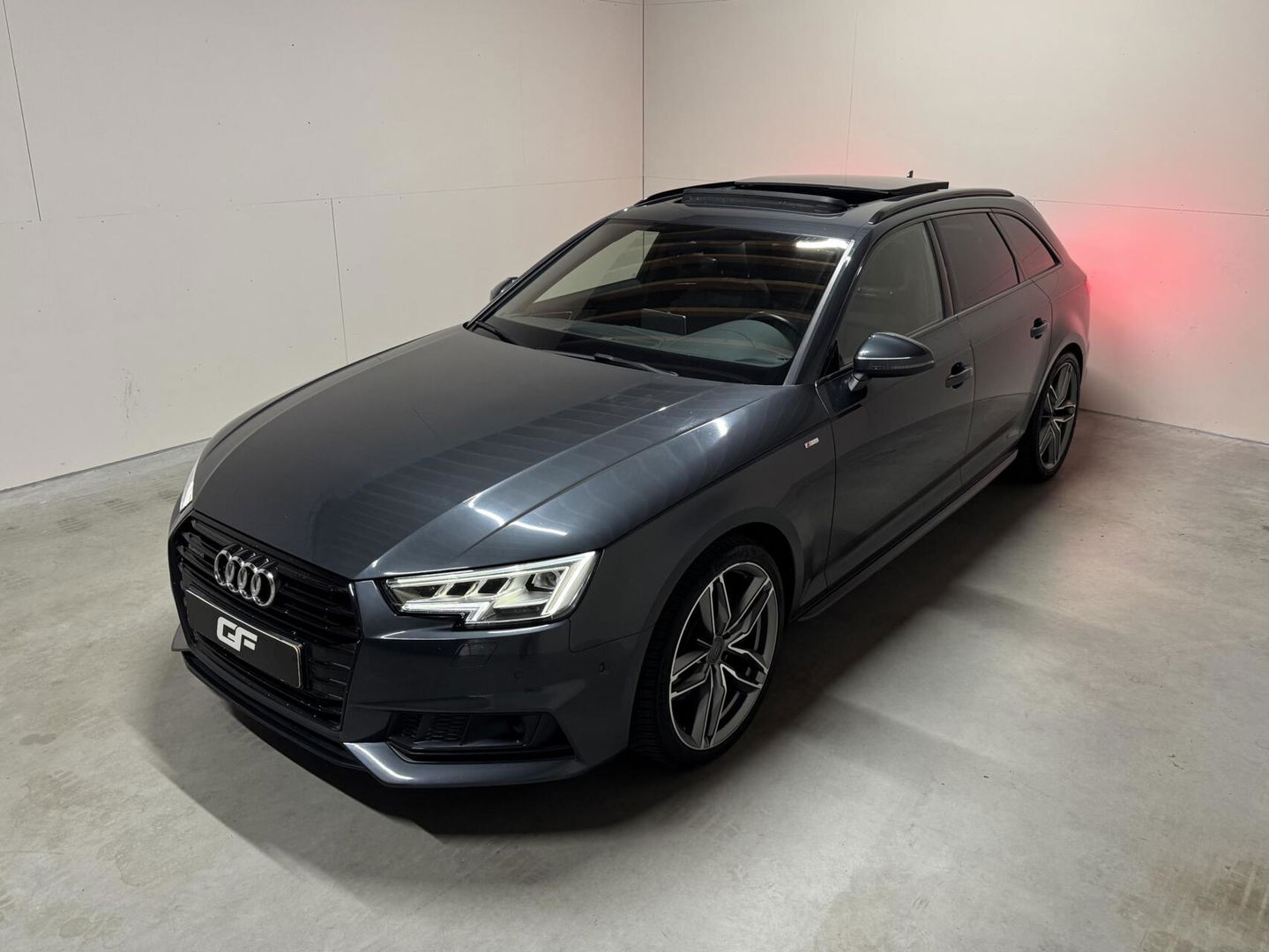 Audi A4 Avant 2.0 TFSI Quattro S-Line Pano ACC Massage Carplay
