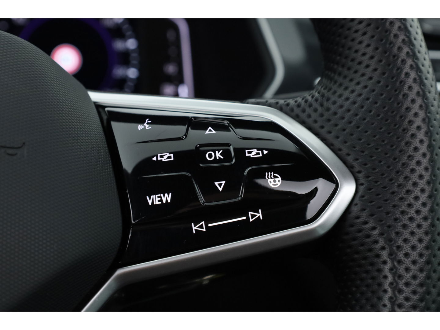 Volkswagen Tiguan 1.4 TSI eHybrid R-Line Business+ | Pano | Elek. Trekhaak | Dig. Cockpit | PDC | Stoel- Stuurverw. | Adapt. Cruise | Nav+App.Connect | IQ.Light v