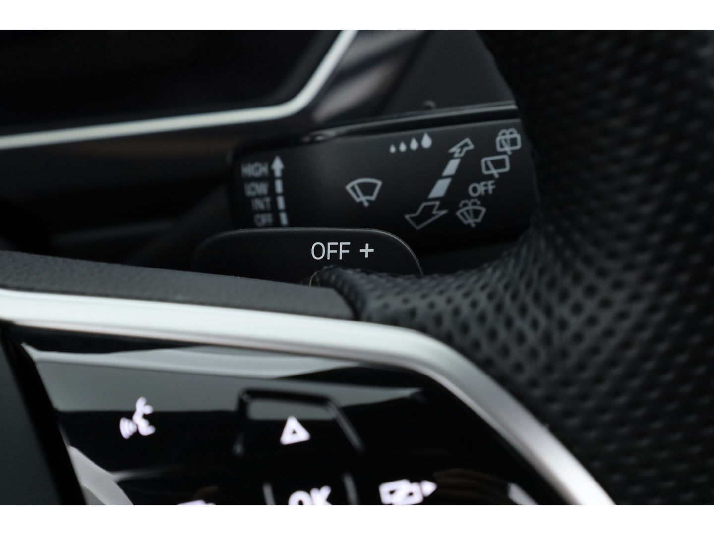 Volkswagen Tiguan 1.4 TSI eHybrid R-Line Business+ | Pano | Elek. Trekhaak | Dig. Cockpit | PDC | Stoel- Stuurverw. | Adapt. Cruise | Nav+App.Connect | IQ.Light v