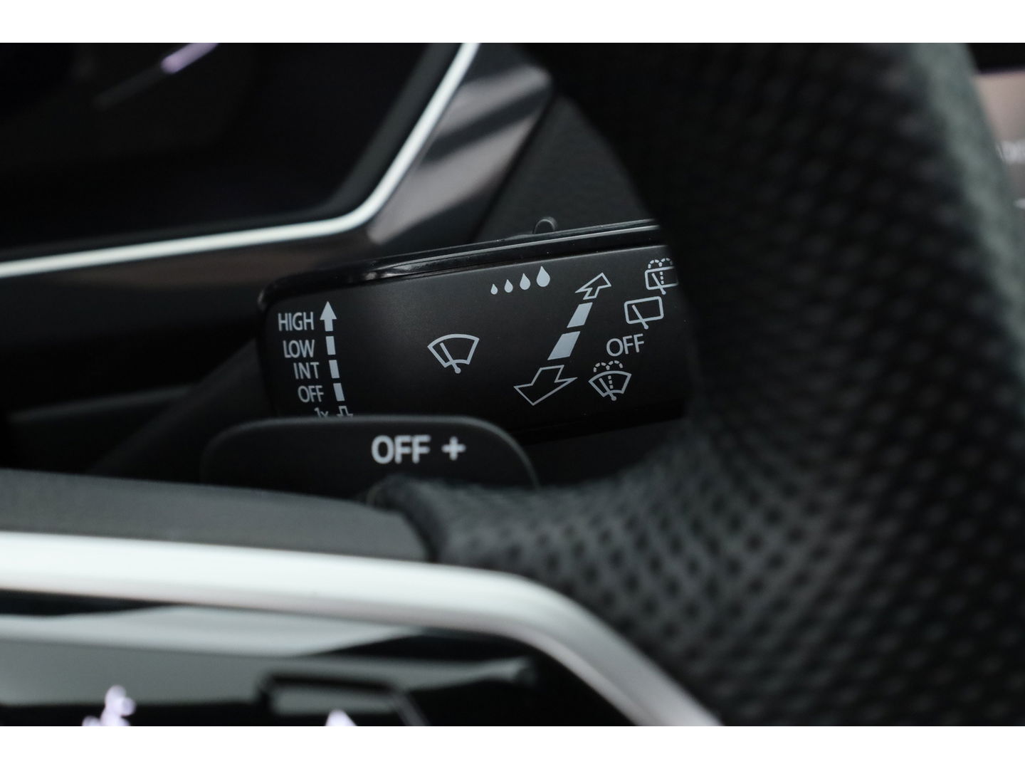 Volkswagen Tiguan 1.4 TSI eHybrid R-Line Business+ | Pano | Elek. Trekhaak | Dig. Cockpit | PDC | Stoel- Stuurverw. | Adapt. Cruise | Nav+App.Connect | IQ.Light v