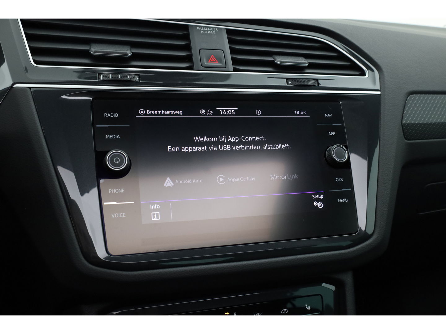 Volkswagen Tiguan 1.4 TSI eHybrid R-Line Business+ | Pano | Elek. Trekhaak | Dig. Cockpit | PDC | Stoel- Stuurverw. | Adapt. Cruise | Nav+App.Connect | IQ.Light v