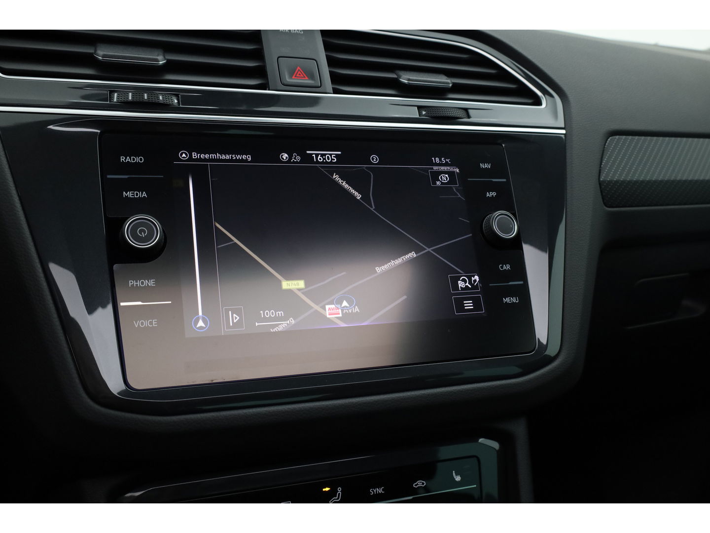 Volkswagen Tiguan 1.4 TSI eHybrid R-Line Business+ | Pano | Elek. Trekhaak | Dig. Cockpit | PDC | Stoel- Stuurverw. | Adapt. Cruise | Nav+App.Connect | IQ.Light v