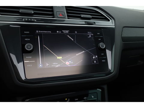 Volkswagen Tiguan 1.4 TSI eHybrid R-Line Business+ | Pano | Elek. Trekhaak | Dig. Cockpit | PDC | Stoel- Stuurverw. | Adapt. Cruise | Nav+App.Connect | IQ.Light v