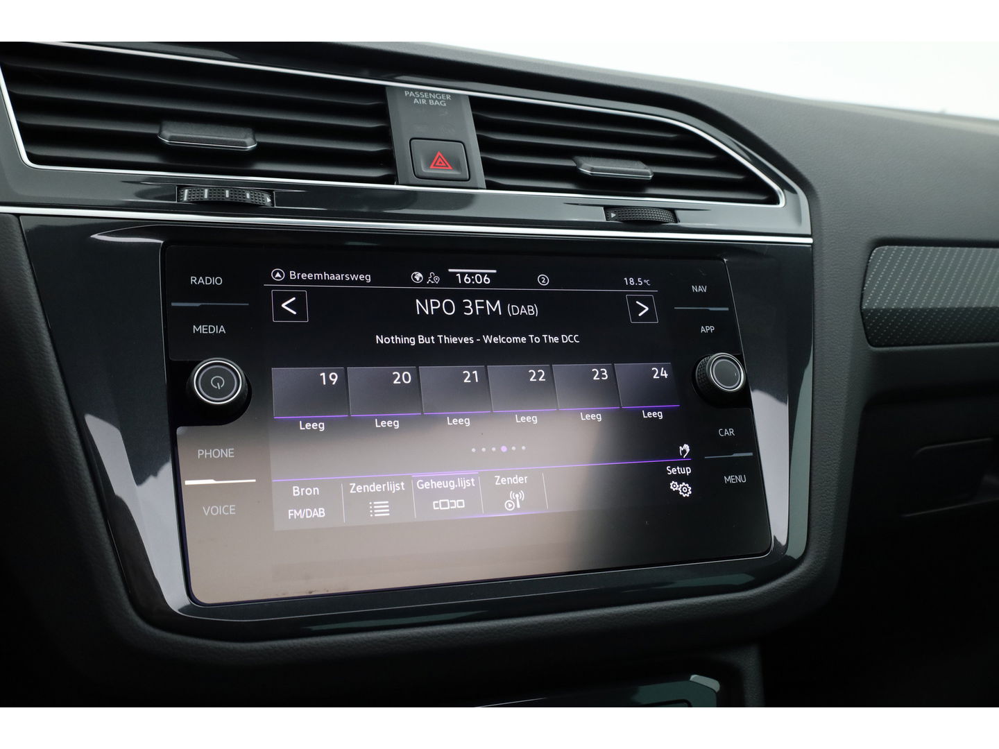 Volkswagen Tiguan 1.4 TSI eHybrid R-Line Business+ | Pano | Elek. Trekhaak | Dig. Cockpit | PDC | Stoel- Stuurverw. | Adapt. Cruise | Nav+App.Connect | IQ.Light v