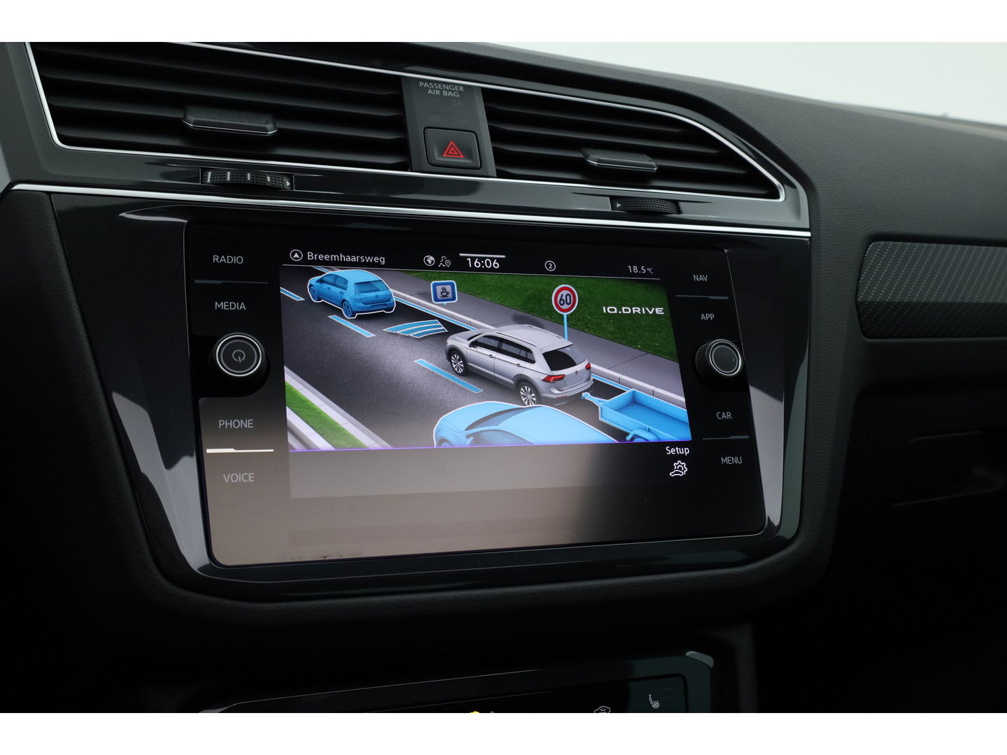 Volkswagen Tiguan 1.4 TSI eHybrid R-Line Business+ | Pano | Elek. Trekhaak | Dig. Cockpit | PDC | Stoel- Stuurverw. | Adapt. Cruise | Nav+App.Connect | IQ.Light v