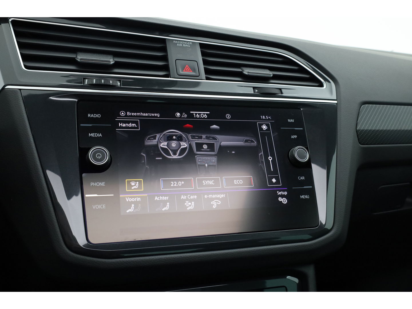 Volkswagen Tiguan 1.4 TSI eHybrid R-Line Business+ | Pano | Elek. Trekhaak | Dig. Cockpit | PDC | Stoel- Stuurverw. | Adapt. Cruise | Nav+App.Connect | IQ.Light v