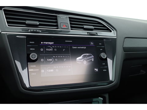Volkswagen Tiguan 1.4 TSI eHybrid R-Line Business+ | Pano | Elek. Trekhaak | Dig. Cockpit | PDC | Stoel- Stuurverw. | Adapt. Cruise | Nav+App.Connect | IQ.Light v