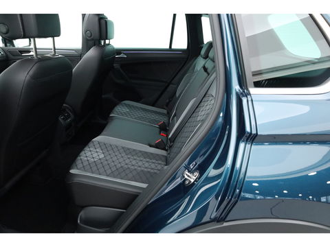 Volkswagen Tiguan 1.4 TSI eHybrid R-Line Business+ | Pano | Elek. Trekhaak | Dig. Cockpit | PDC | Stoel- Stuurverw. | Adapt. Cruise | Nav+App.Connect | IQ.Light v