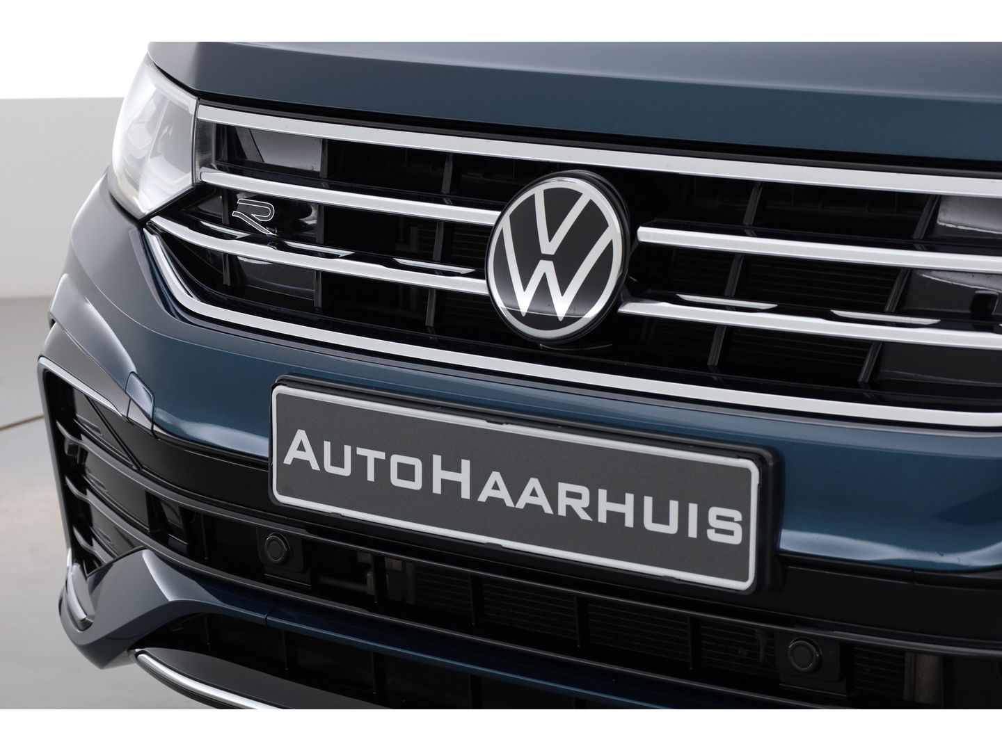 Volkswagen Tiguan 1.4 TSI eHybrid R-Line Business+ | Pano | Elek. Trekhaak | Dig. Cockpit | PDC | Stoel- Stuurverw. | Adapt. Cruise | Nav+App.Connect | IQ.Light v