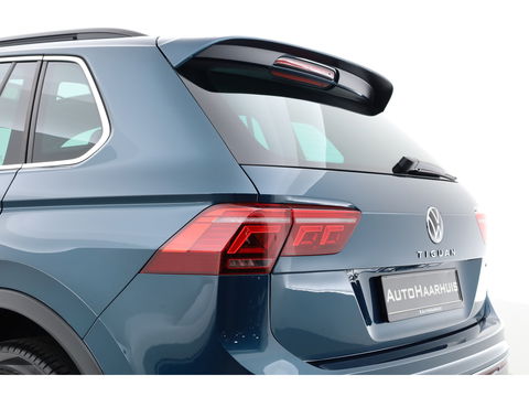 Volkswagen Tiguan 1.4 TSI eHybrid R-Line Business+ | Pano | Elek. Trekhaak | Dig. Cockpit | PDC | Stoel- Stuurverw. | Adapt. Cruise | Nav+App.Connect | IQ.Light v