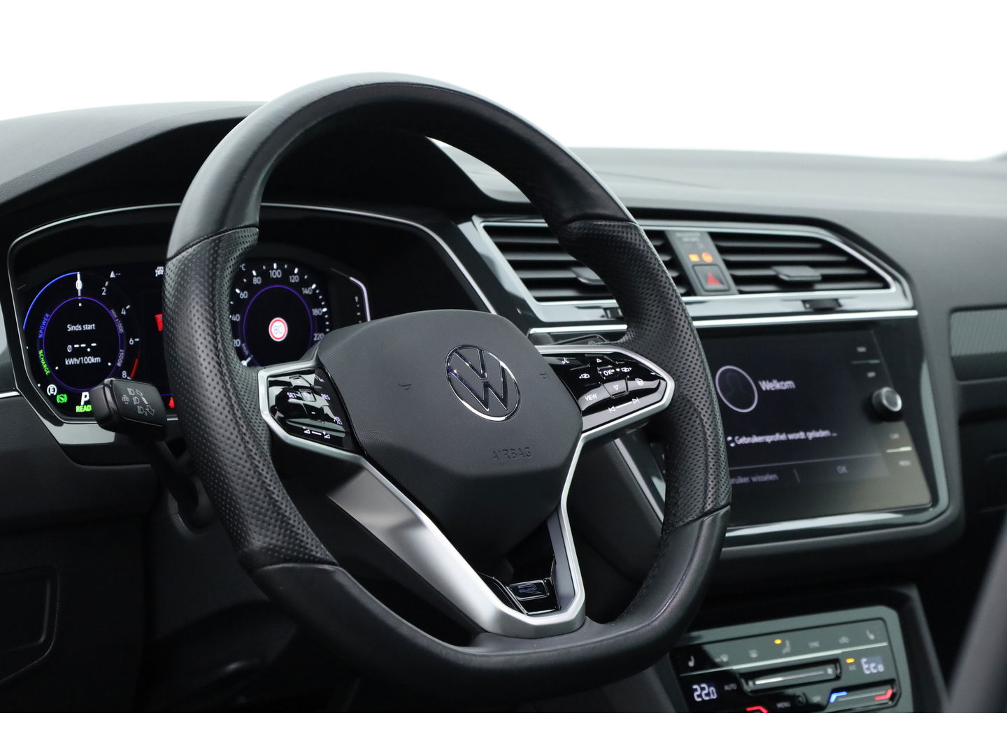 Volkswagen Tiguan 1.4 TSI eHybrid R-Line Business+ | Pano | Elek. Trekhaak | Dig. Cockpit | PDC | Stoel- Stuurverw. | Adapt. Cruise | Nav+App.Connect | IQ.Light v