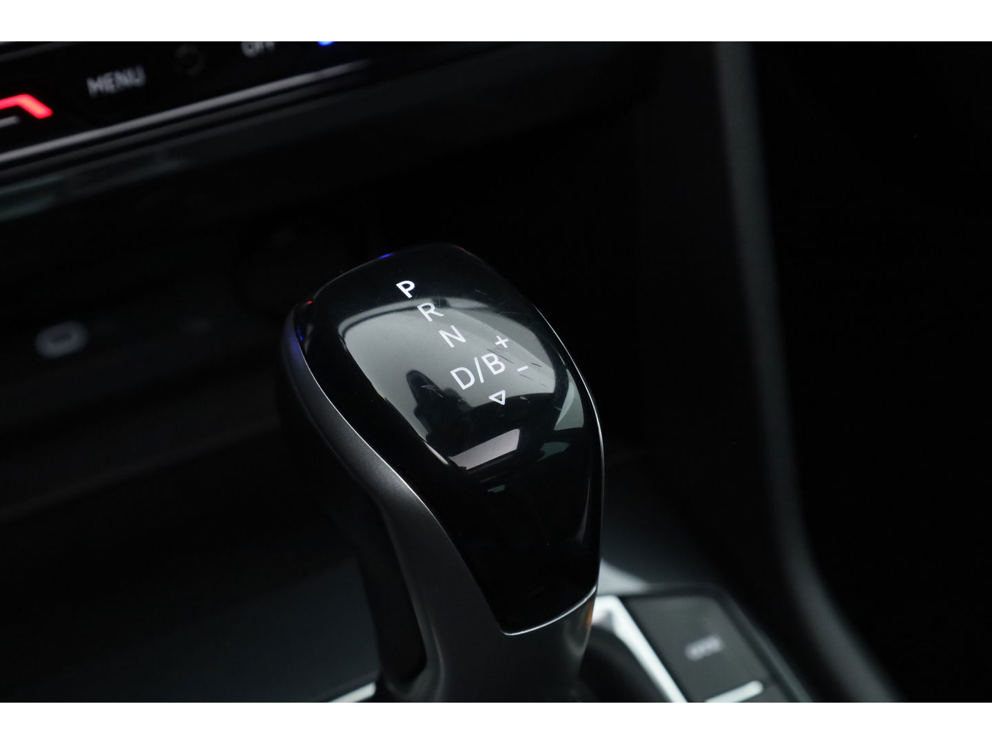 Volkswagen Tiguan 1.4 TSI eHybrid R-Line Business+ | Pano | Elek. Trekhaak | Dig. Cockpit | PDC | Stoel- Stuurverw. | Adapt. Cruise | Nav+App.Connect | IQ.Light v