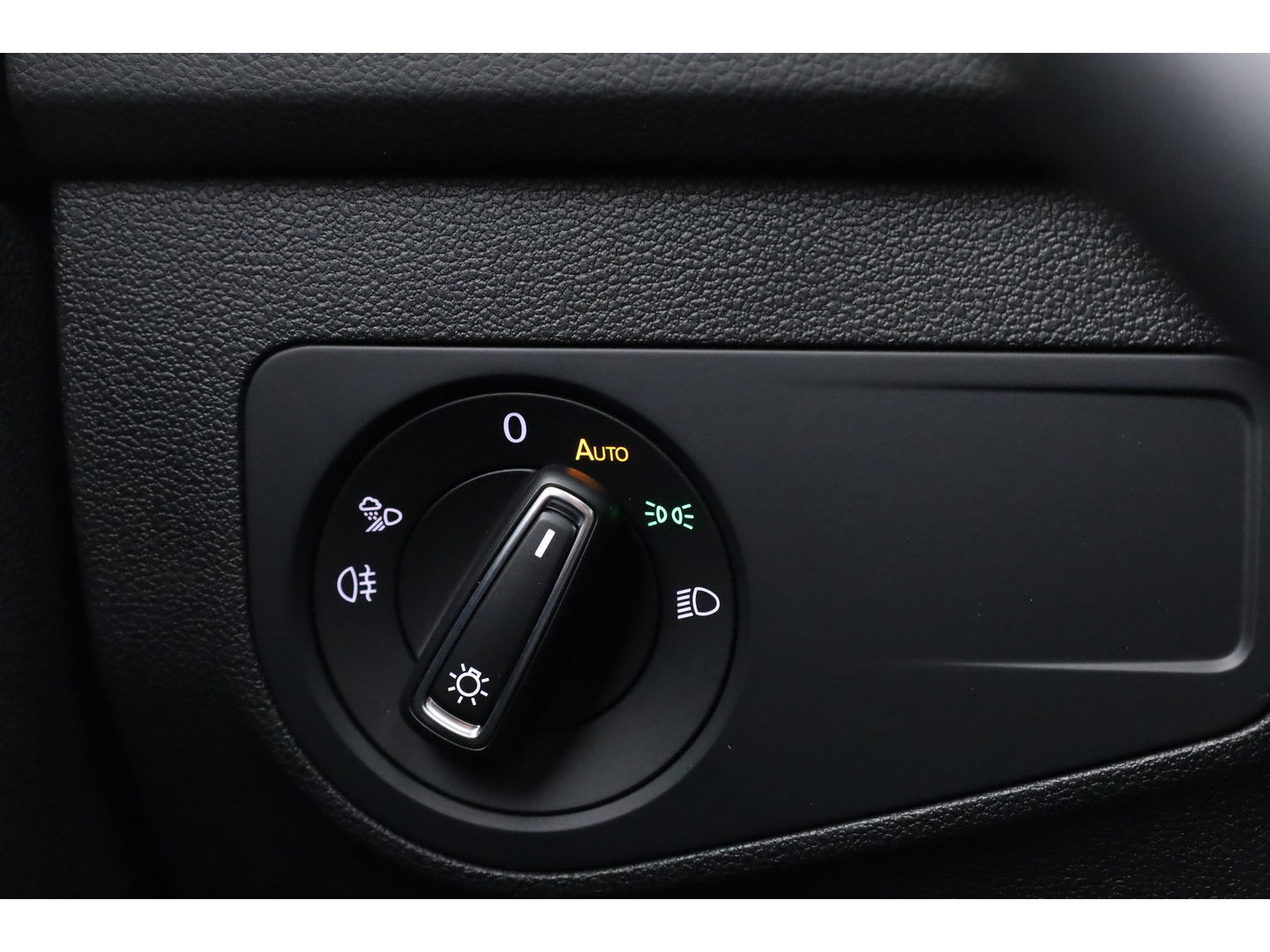 Volkswagen Tiguan 1.4 TSI eHybrid R-Line Business+ | Pano | Elek. Trekhaak | Dig. Cockpit | PDC | Stoel- Stuurverw. | Adapt. Cruise | Nav+App.Connect | IQ.Light v