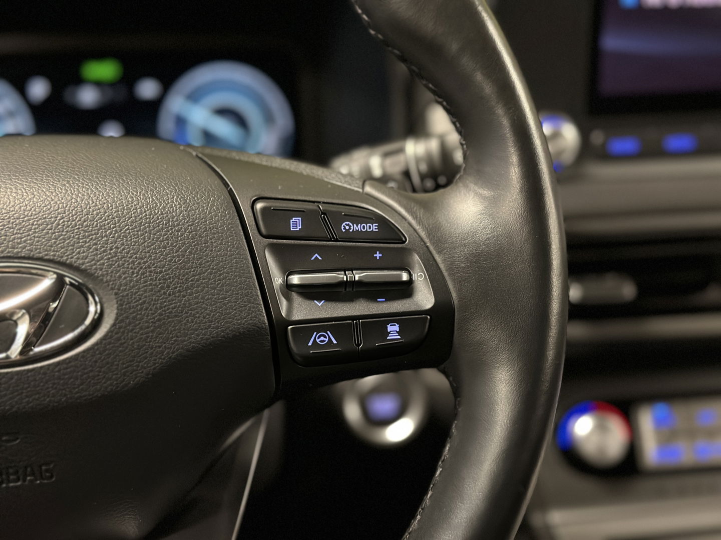 Hyundai KONA EV Comfort Smart 39 kWh | SOH 100% | Parkeersensoren | Cruise Control | Achteruitrijcamera | Apple Carplay | Android Auto | Stoel/Stuurverwarming | Keyless | DAB | Airconditioning