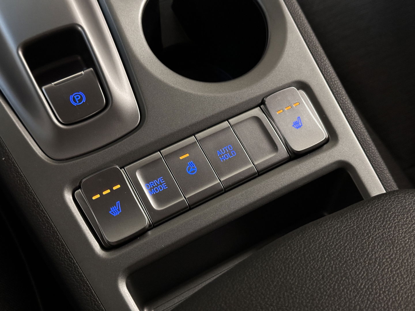 Hyundai KONA EV Comfort Smart 39 kWh | SOH 100% | Parkeersensoren | Cruise Control | Achteruitrijcamera | Apple Carplay | Android Auto | Stoel/Stuurverwarming | Keyless | DAB | Airconditioning