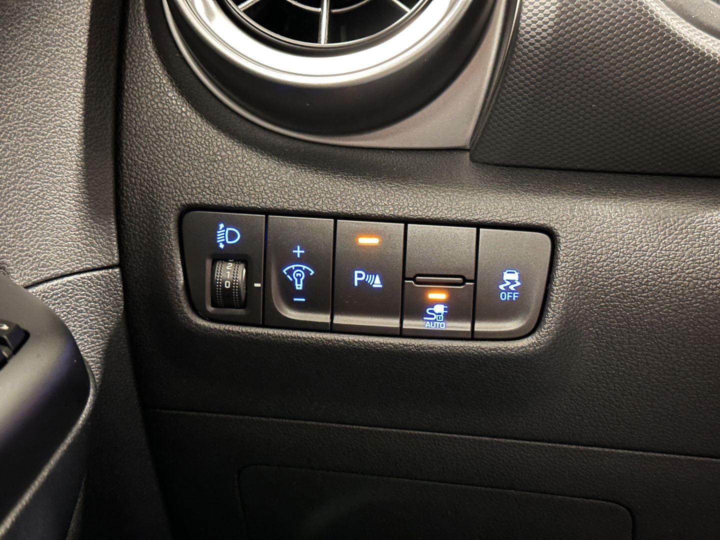 Hyundai KONA EV Comfort Smart 39 kWh | SOH 100% | Parkeersensoren | Cruise Control | Achteruitrijcamera | Apple Carplay | Android Auto | Stoel/Stuurverwarming | Keyless | DAB | Airconditioning