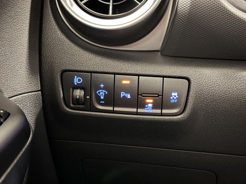 Hyundai KONA EV Comfort Smart 39 kWh | SOH 100% | Parkeersensoren | Cruise Control | Achteruitrijcamera | Apple Carplay | Android Auto | Stoel/Stuurverwarming | Keyless | DAB | Airconditioning