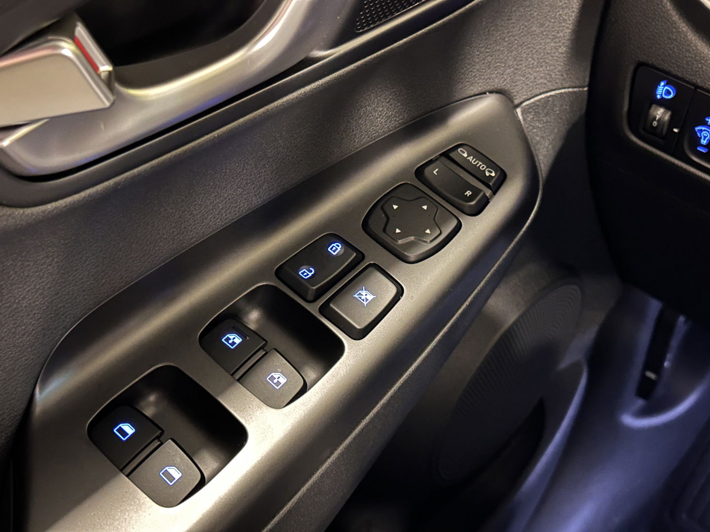 Hyundai KONA EV Comfort Smart 39 kWh | SOH 100% | Parkeersensoren | Cruise Control | Achteruitrijcamera | Apple Carplay | Android Auto | Stoel/Stuurverwarming | Keyless | DAB | Airconditioning