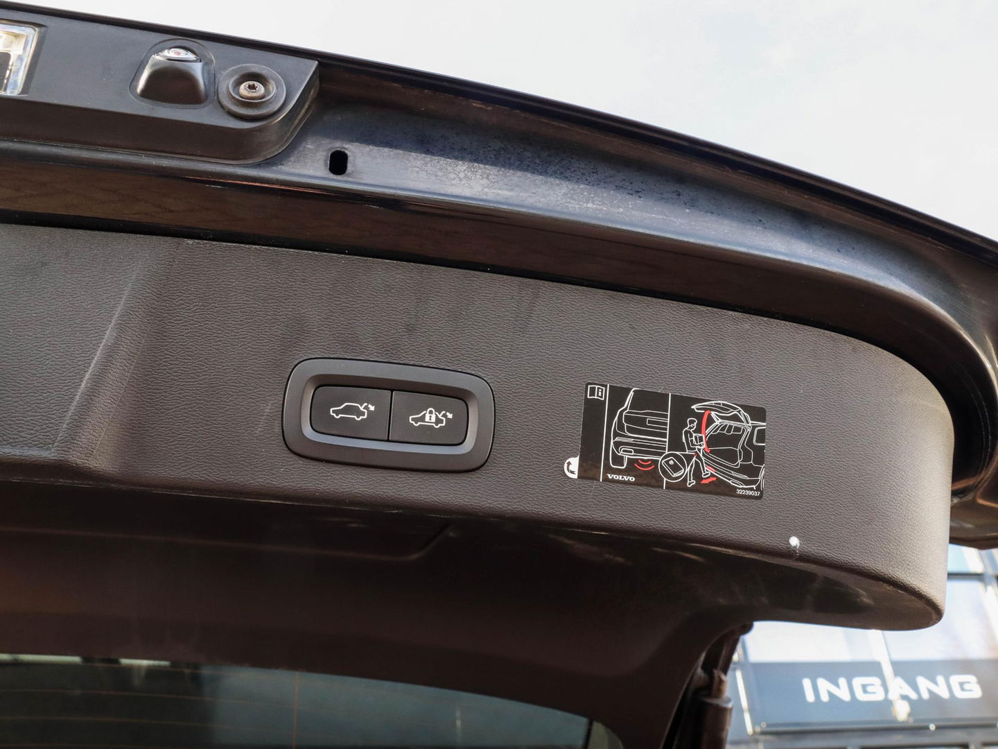 Volvo XC40 1.5 T4 Recharge R-Design 211pk | Volleder zwart | Stoel-Stuurwielverwarming