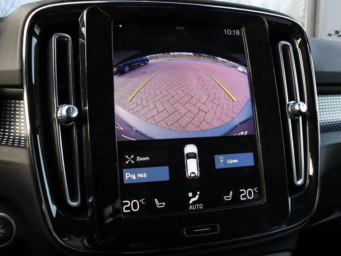 Volvo XC40 1.5 T4 Recharge R-Design 211pk | Volleder zwart | Stoel-Stuurwielverwarming