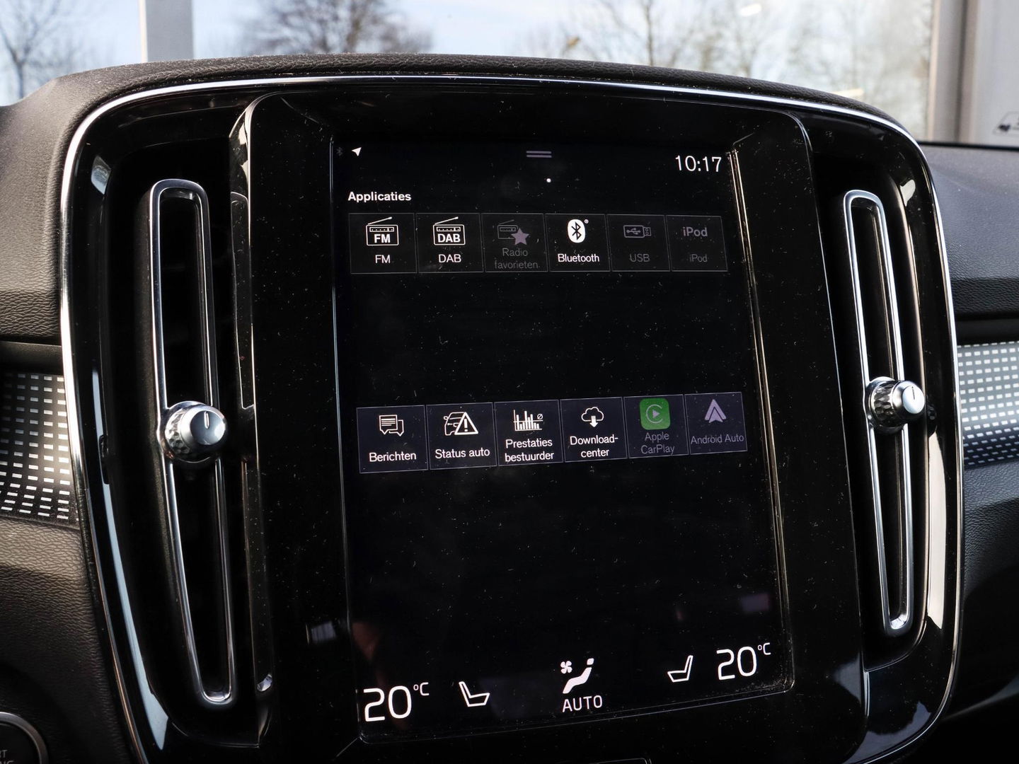 Volvo XC40 1.5 T4 Recharge R-Design 211pk | Volleder zwart | Stoel-Stuurwielverwarming