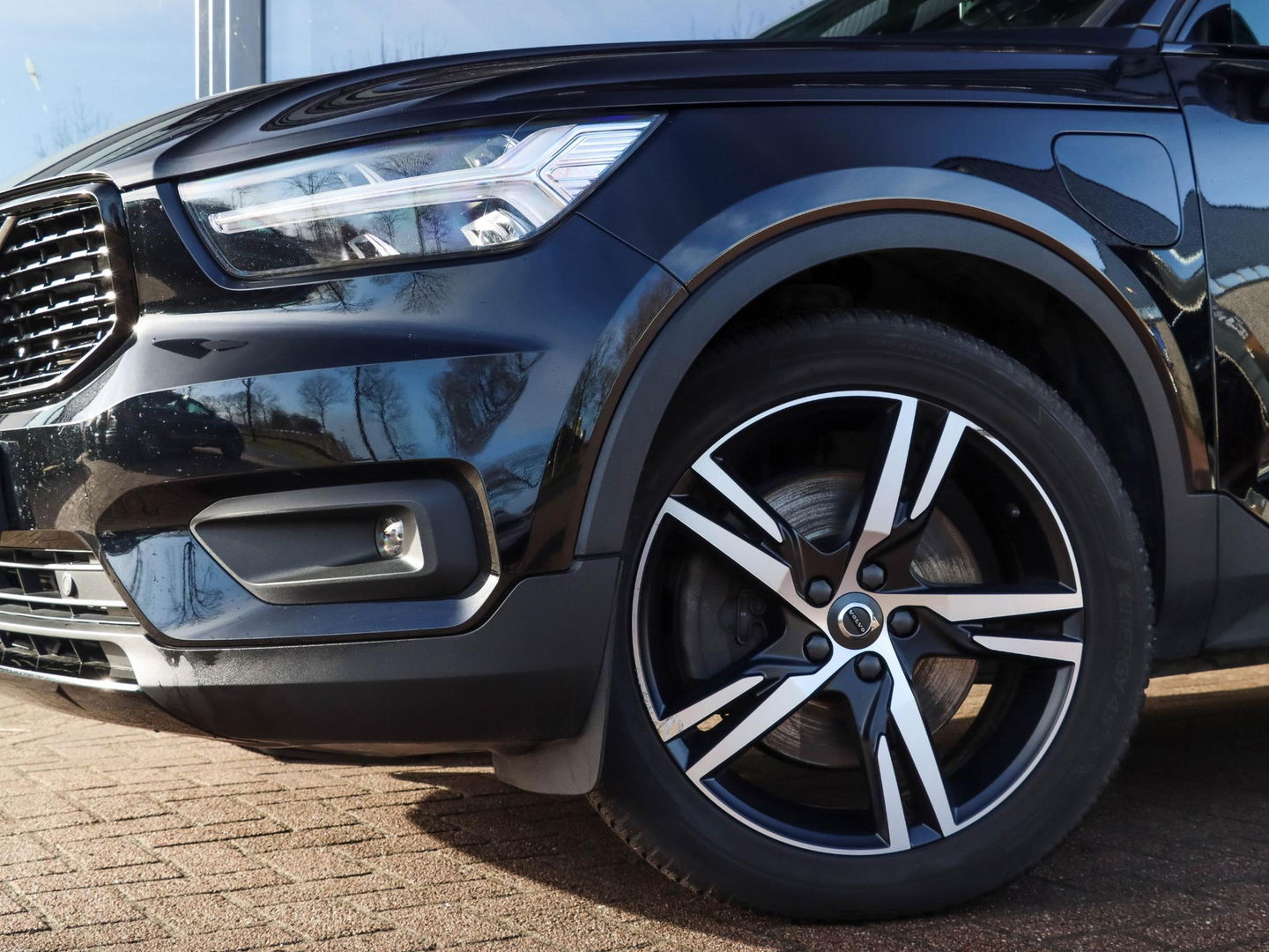 Volvo XC40 1.5 T4 Recharge R-Design 211pk | Volleder zwart | Stoel-Stuurwielverwarming