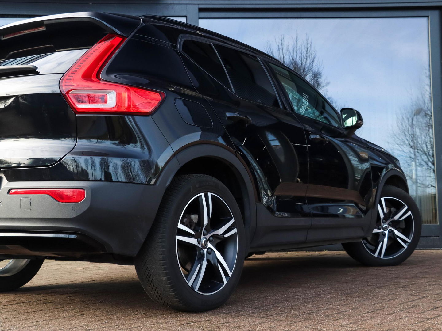 Volvo XC40 1.5 T4 Recharge R-Design 211pk | Volleder zwart | Stoel-Stuurwielverwarming