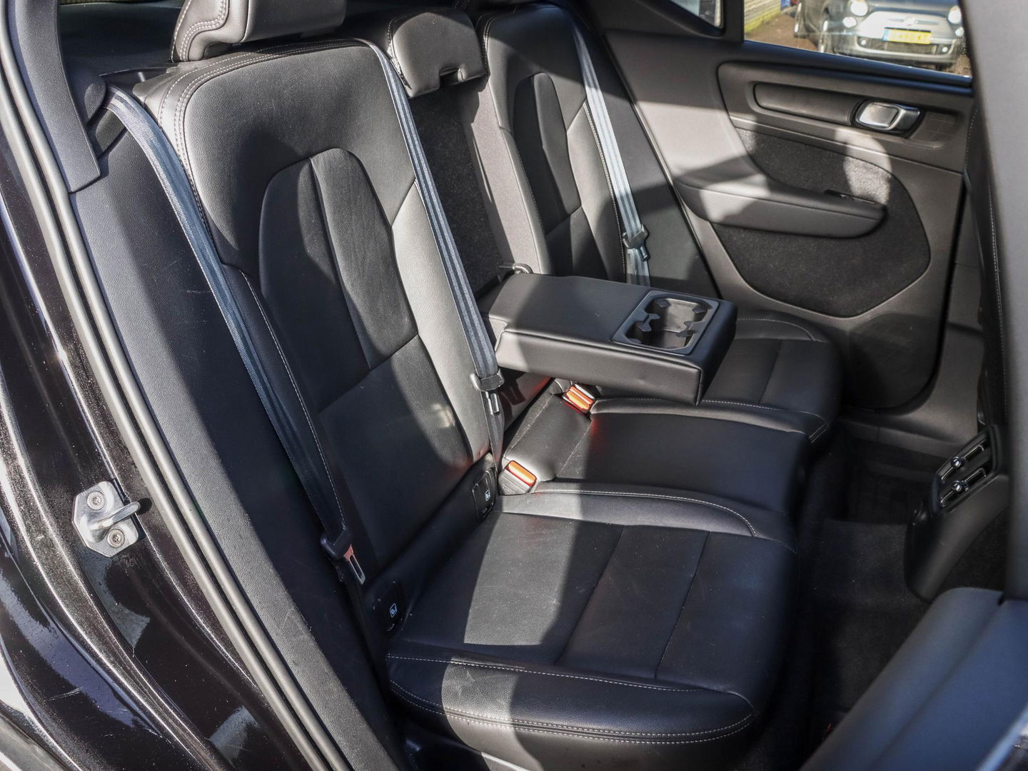 Volvo XC40 1.5 T4 Recharge R-Design 211pk | Volleder zwart | Stoel-Stuurwielverwarming