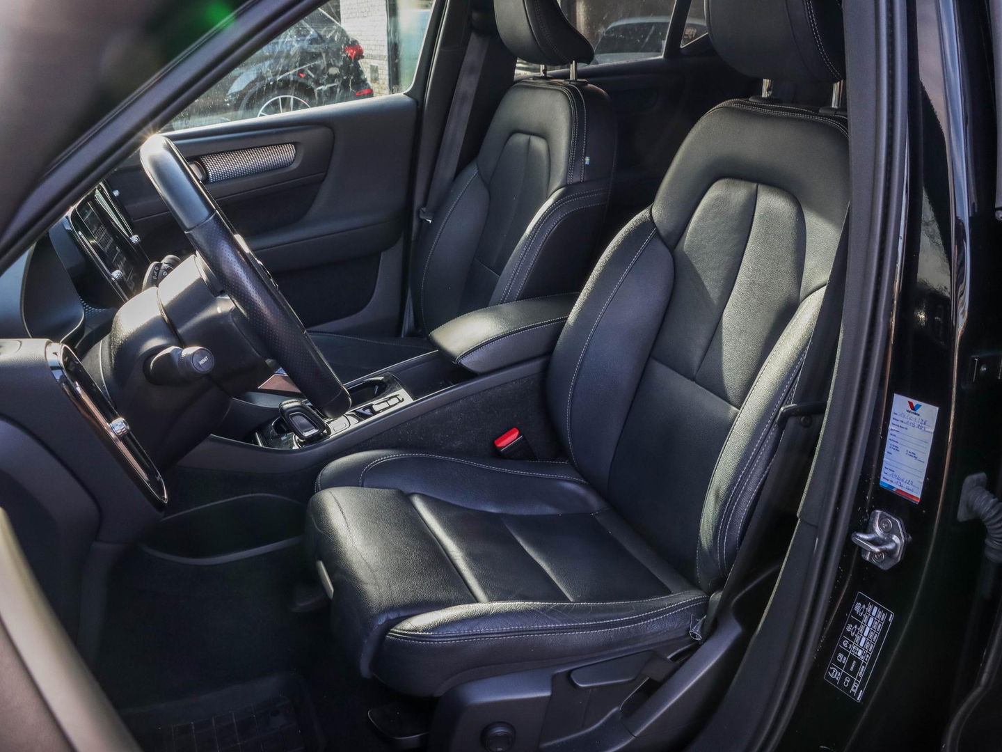 Volvo XC40 1.5 T4 Recharge R-Design 211pk | Volleder zwart | Stoel-Stuurwielverwarming