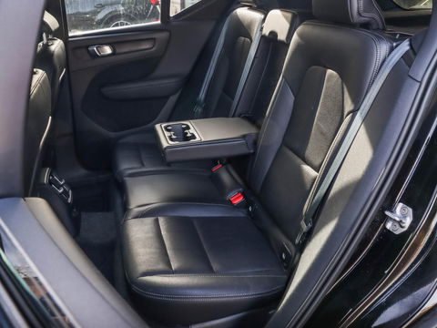Volvo XC40 1.5 T4 Recharge R-Design 211pk | Volleder zwart | Stoel-Stuurwielverwarming