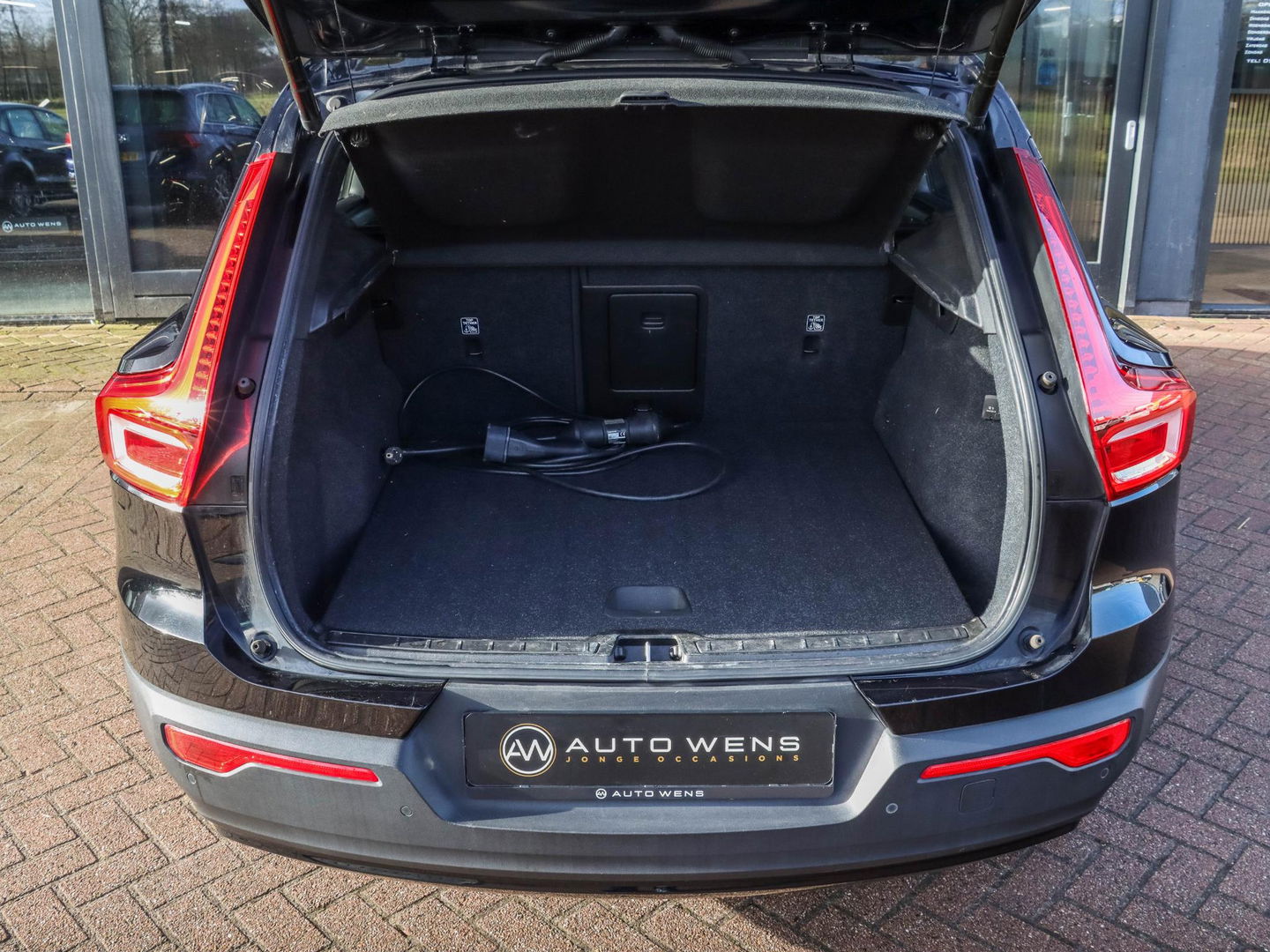 Volvo XC40 1.5 T4 Recharge R-Design 211pk | Volleder zwart | Stoel-Stuurwielverwarming