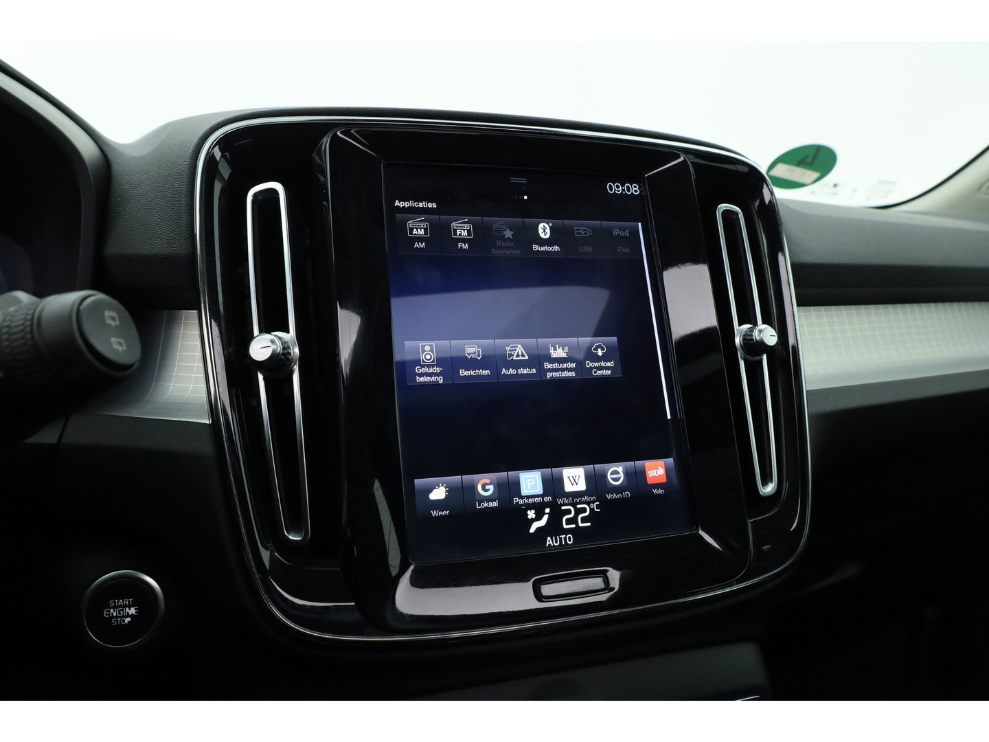 Volvo XC40 1.5 T3 Momentum | Pano-dak | Trekhaak | Navi | Cruise | PDC voor + achter |