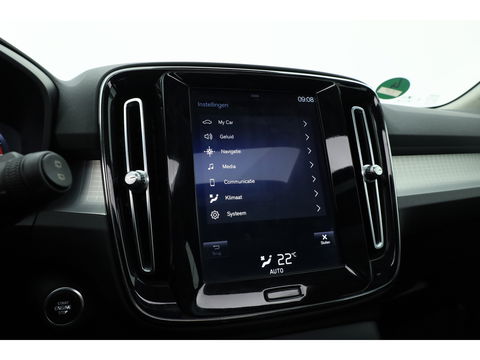 Volvo XC40 1.5 T3 Momentum | Pano-dak | Trekhaak | Navi | Cruise | PDC voor + achter |